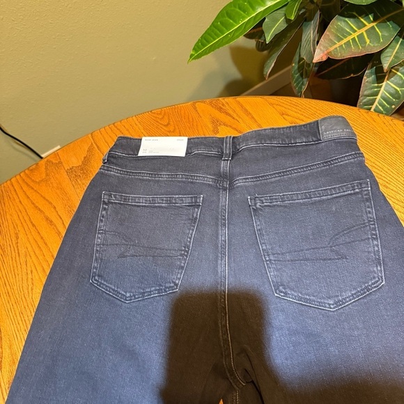 American Eagle Mom Jean Distressed Knee Size 10 Short - Picture 6 of 7